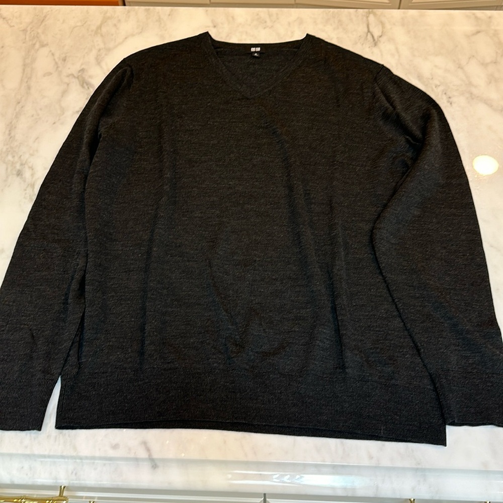 Uniqlo Men’s V Neck Sweater